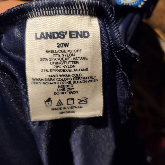 Lands End Swim Top (no bottoms) Paisley Print. Cups built in Size 20W - Picture 6 of 6